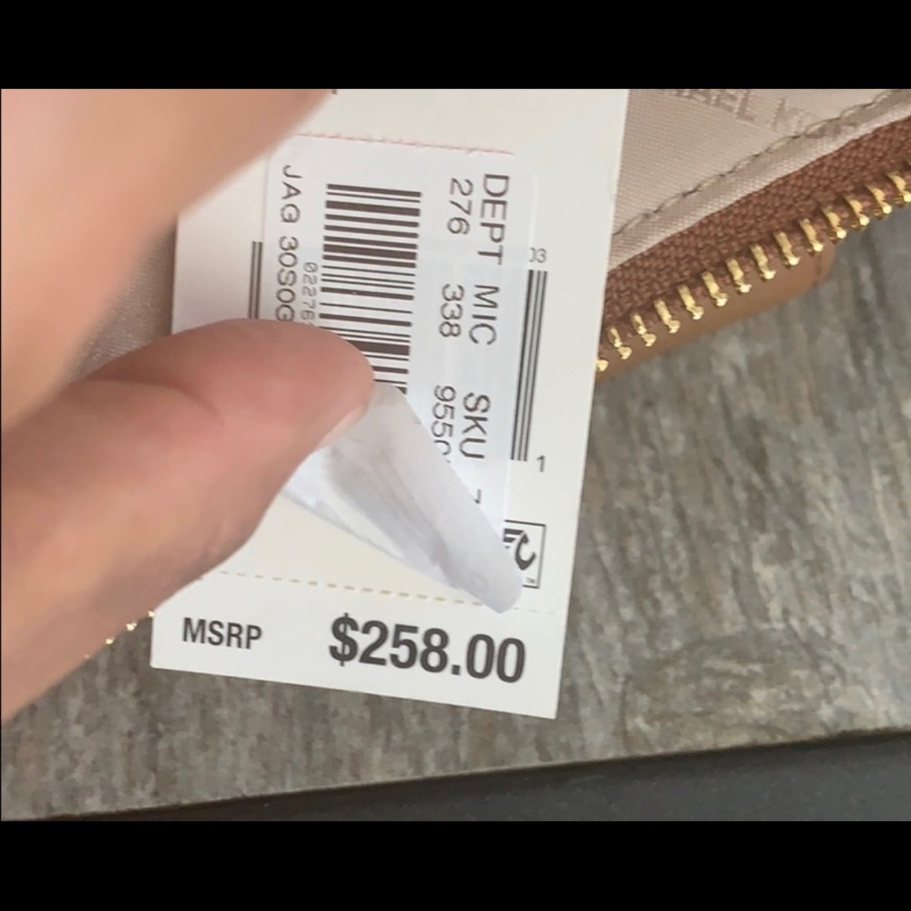 New🔥Michael Kors nice purse - Picture 7 of 8